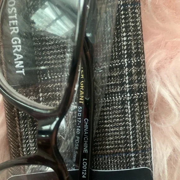 Foster Grant Premium Black Glasses - Picture 4 of 4